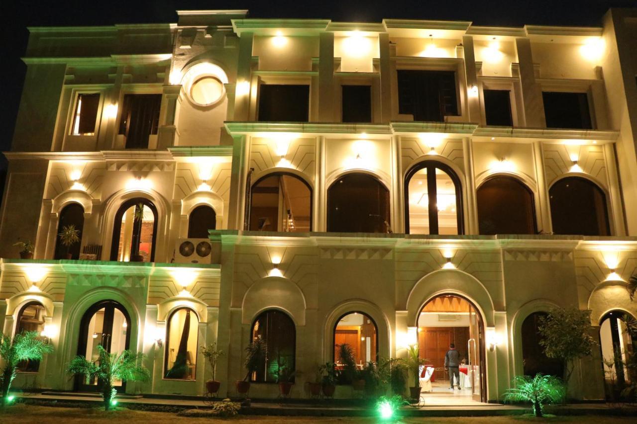 Hotel Pushap Palace Patiāla Esterno foto