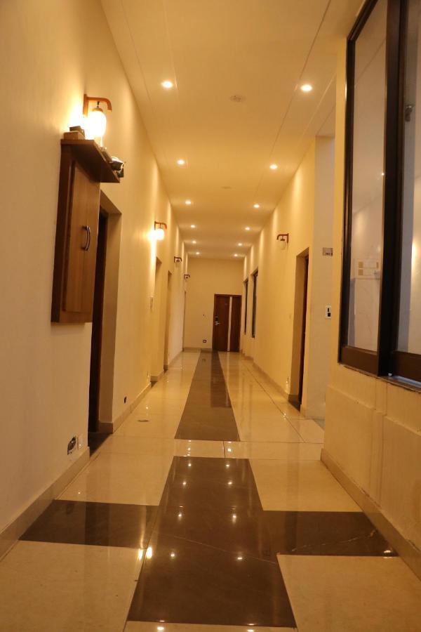 Hotel Pushap Palace Patiāla Esterno foto