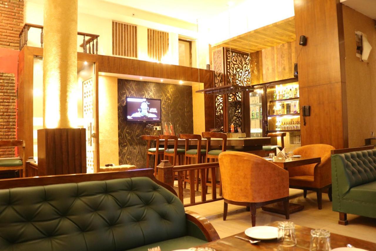 Hotel Pushap Palace Patiāla Esterno foto
