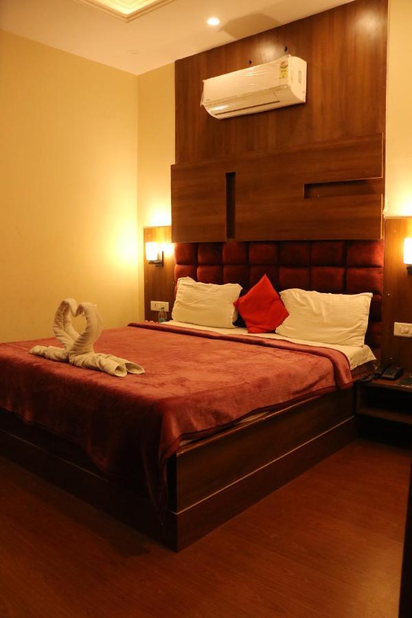 Hotel Pushap Palace Patiāla Esterno foto