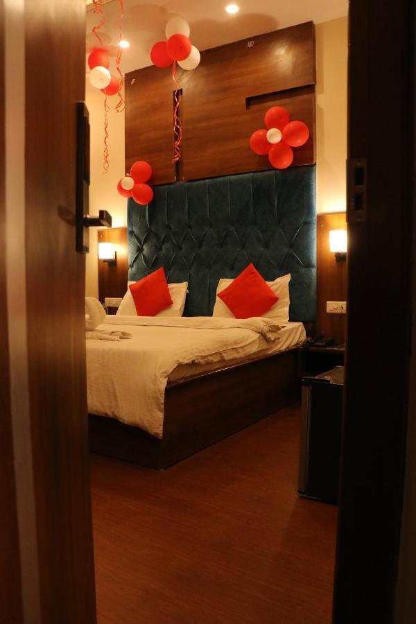 Hotel Pushap Palace Patiāla Esterno foto