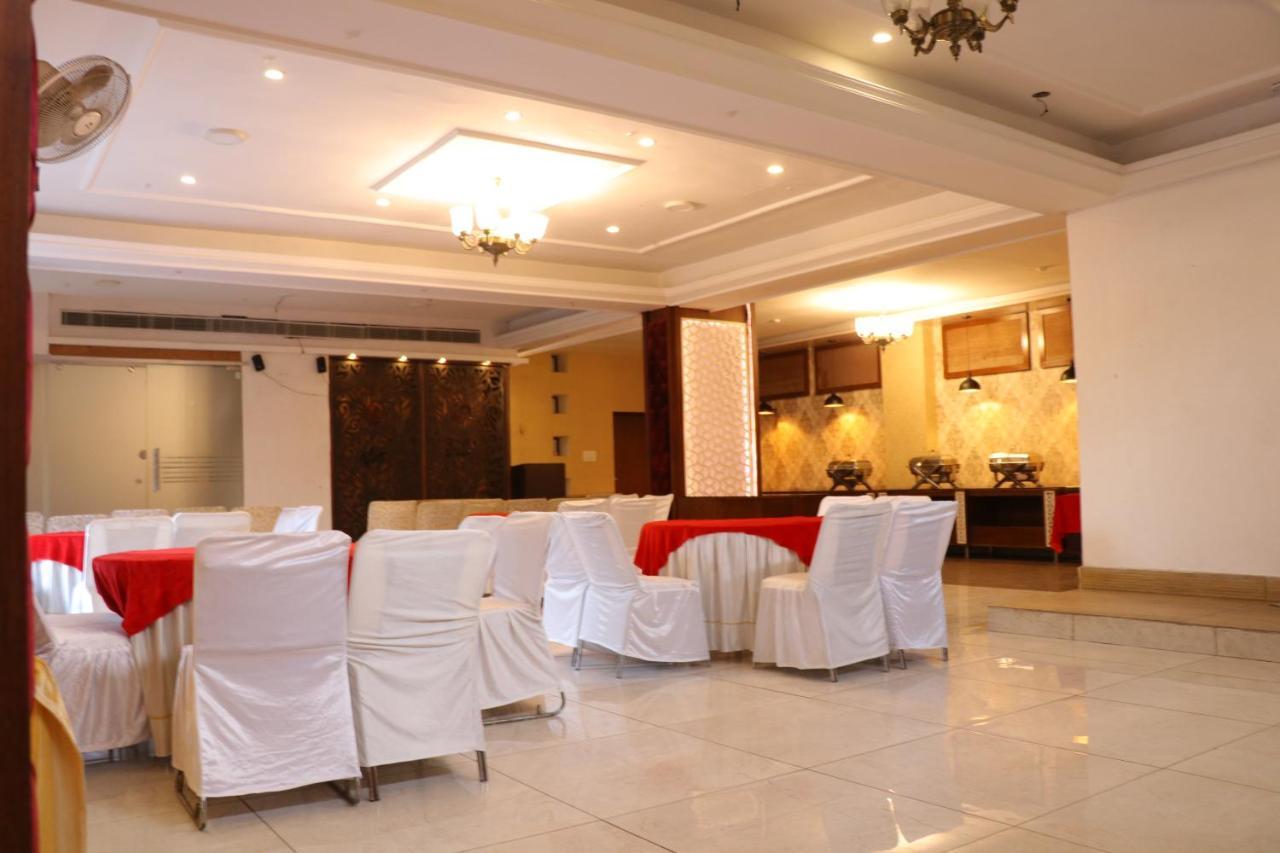 Hotel Pushap Palace Patiāla Esterno foto