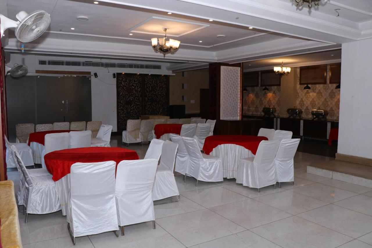 Hotel Pushap Palace Patiāla Esterno foto