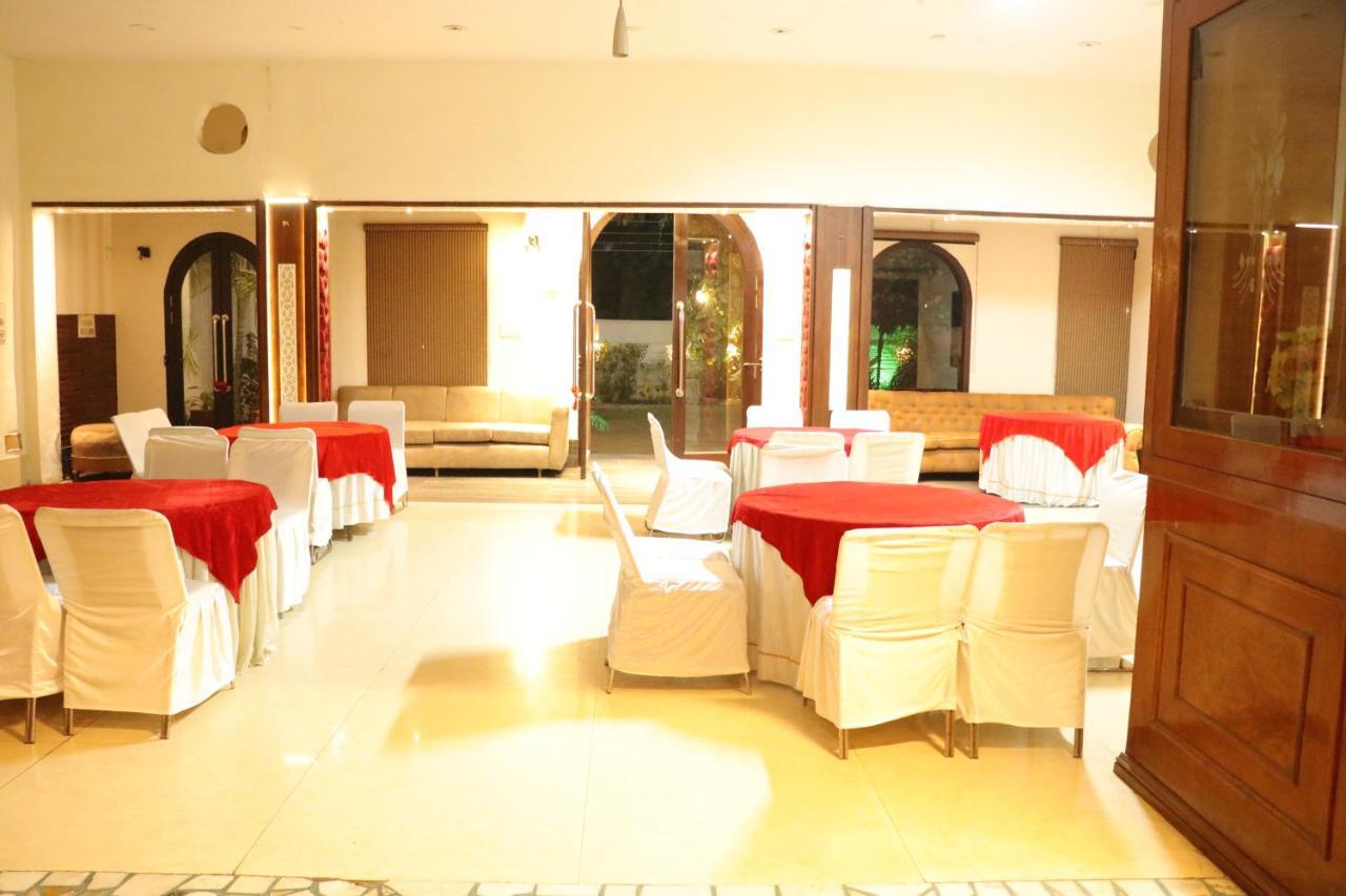 Hotel Pushap Palace Patiāla Esterno foto